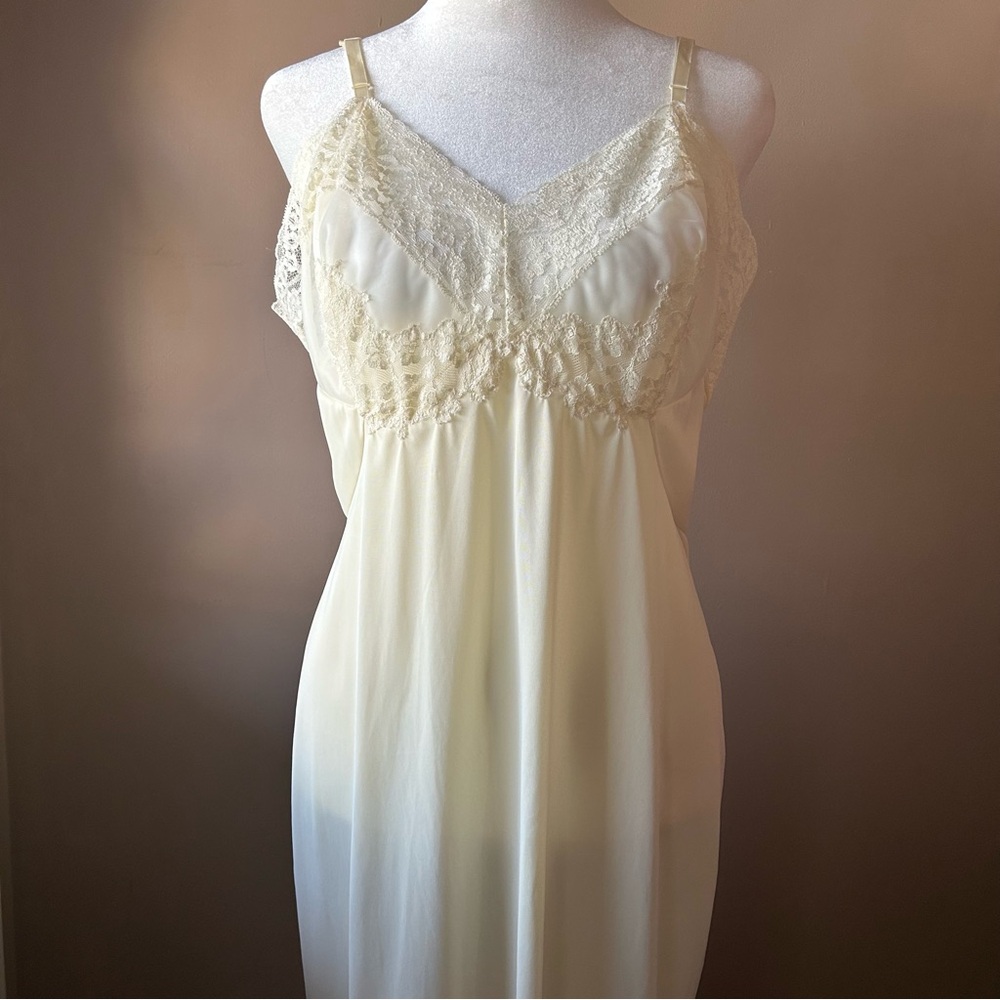 Vintage Vassarette Div Of Musingwear Inc Cream Slip Dress